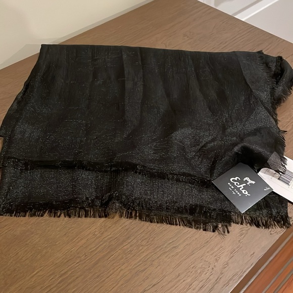 Echo Black Scarf - Picture 1 of 7